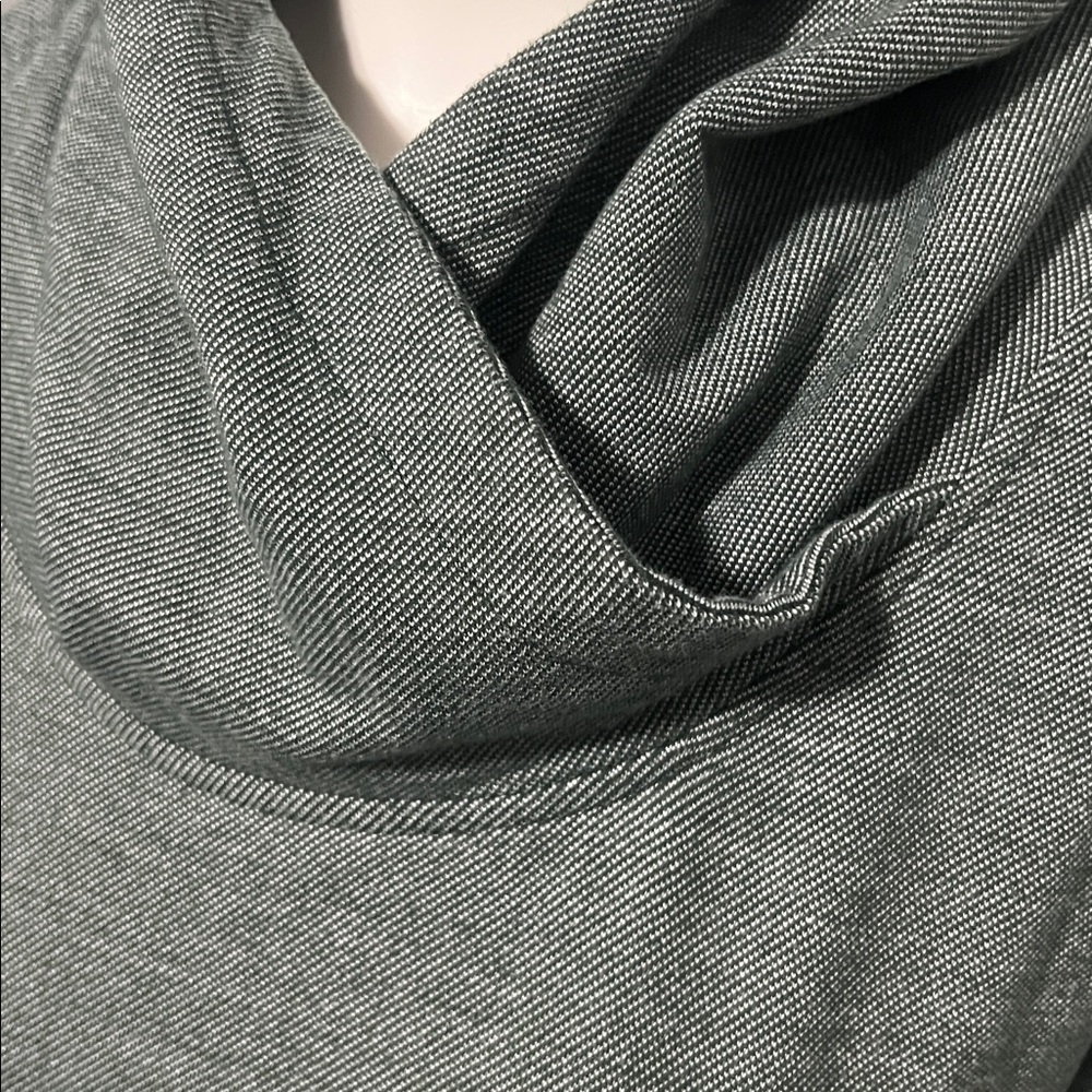 Emerald Nomis Hoodie | 50/50 Cotton-Poly Blend | Thumbhole Cozy Fit | Bundle🛍️ - Picture 5 of 14